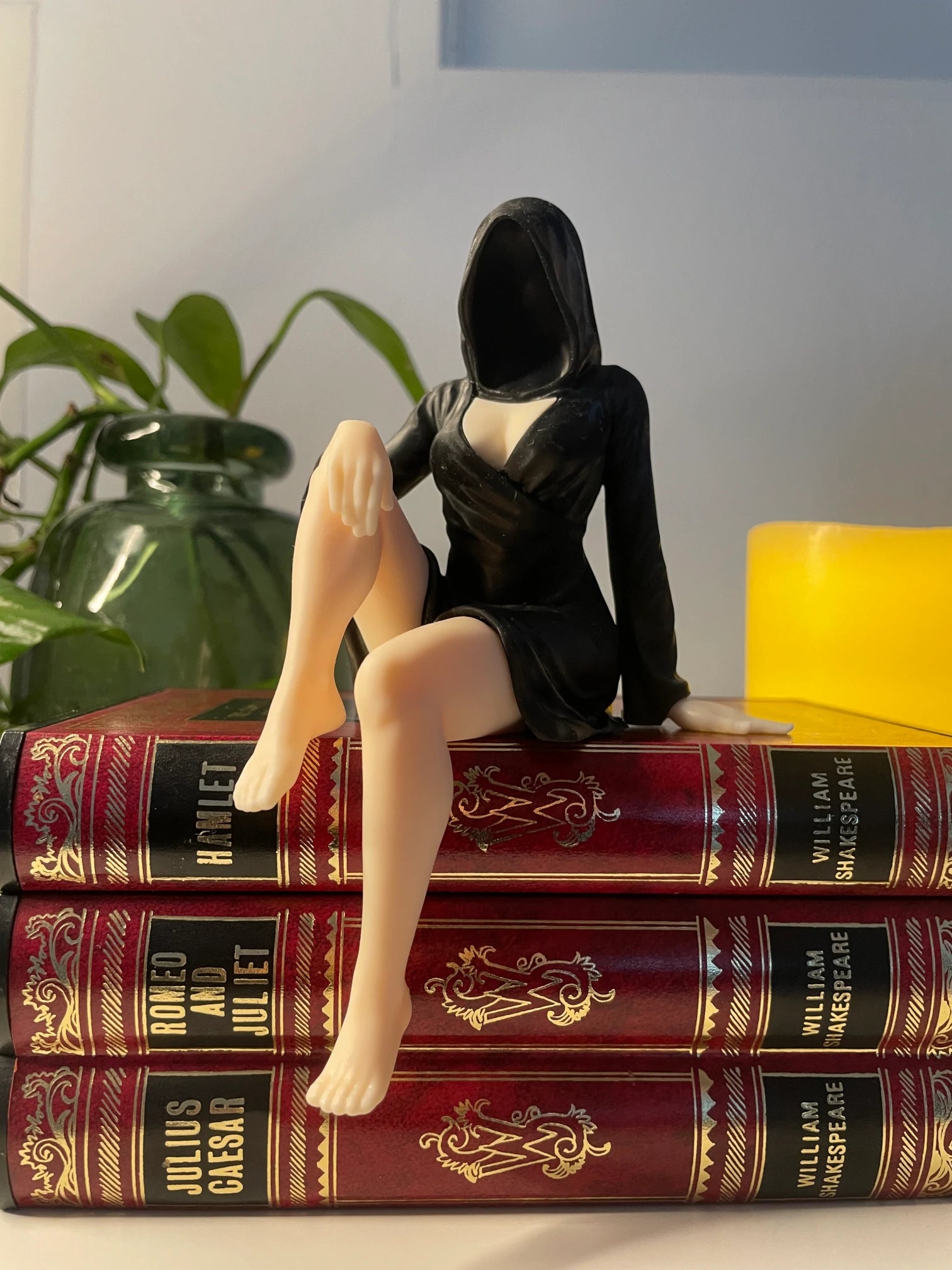 Statue of Horus – Egyptian God of the Sky, Kingship & Protection, Hand-Painted Figurine – Altar Miniature Decoration